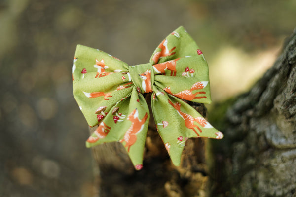 "Fabulous Fox" sailor bow for dog collars